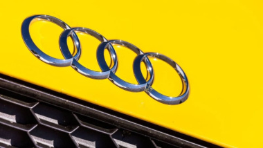 Audi R8 rast durch Ort – und erfasst beinahe Seniorin