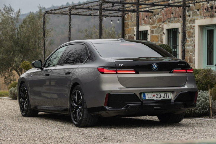 bmw i7 m sport pro two-tone: schwarz auf silber am g70