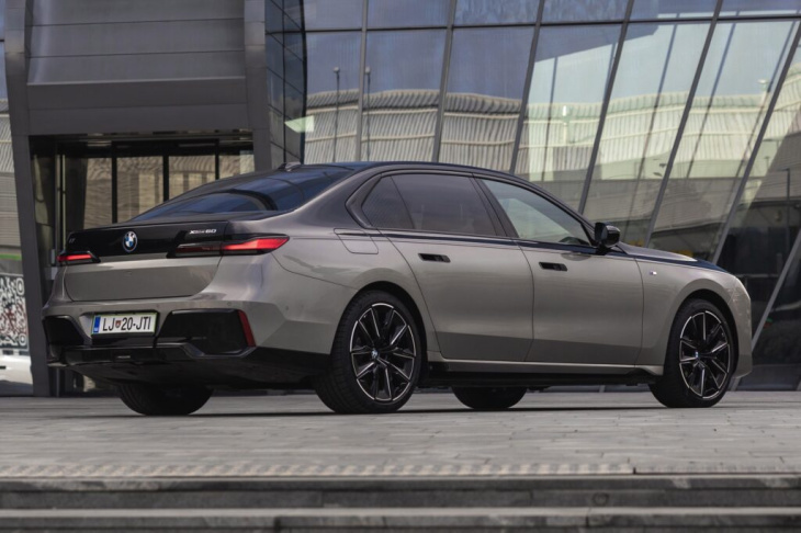 bmw i7 m sport pro two-tone: schwarz auf silber am g70