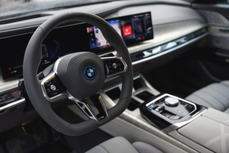 bmw i7 m sport pro two-tone: schwarz auf silber am g70