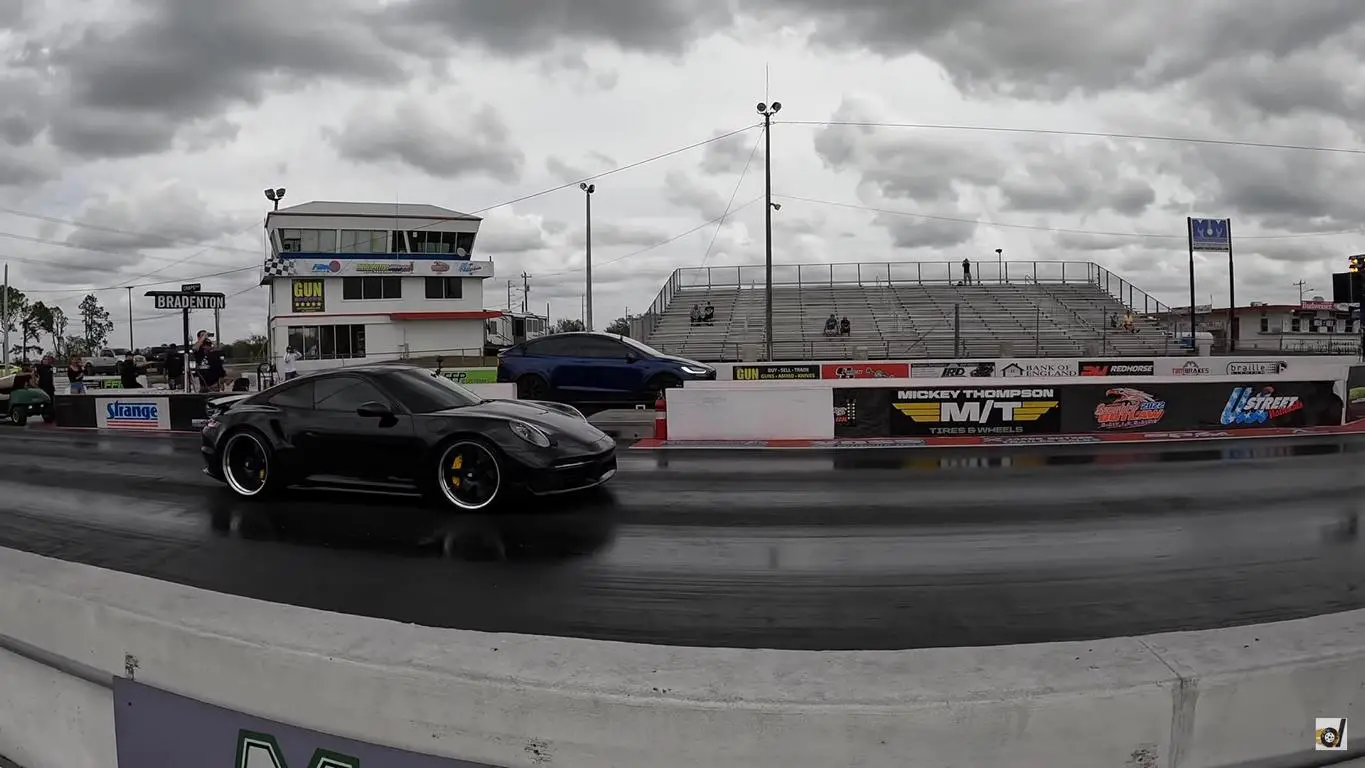 Video: Porsche 911 mit 1.100 PS vs. Tesla Model X Plaid!