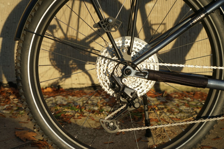 über glattes und grobes: unterwegs mit einem „alleskönner“-bike