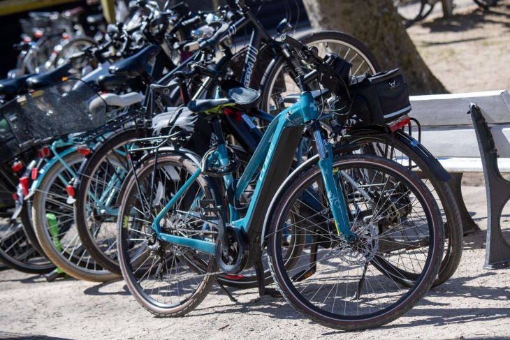 verkehr: e-bikes erreichen fast die hälfte des fahrrad-absatzes