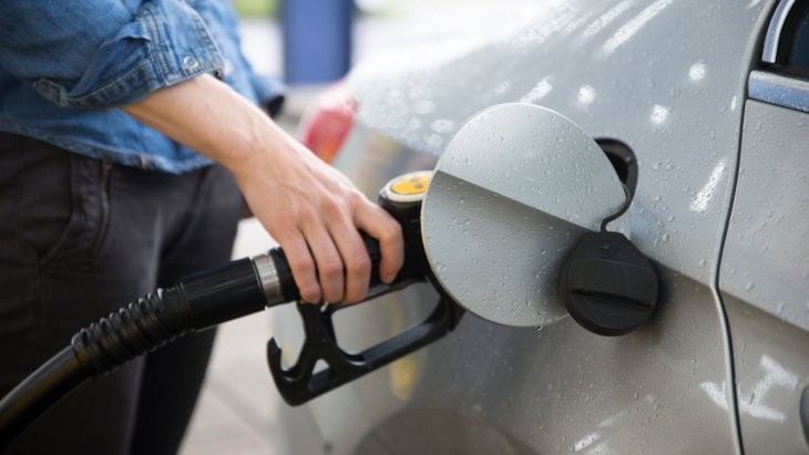 autos: benziner wird bei autofahrern wieder beliebter