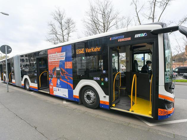 ab april längere busse auf wiesbadens straßen