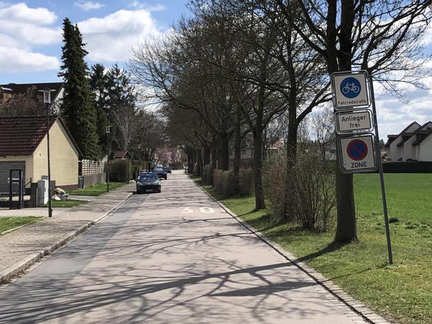 neufahrns erste fahrradstraße wird realität: auf einem halben kilometer geben die drahtesel den ton an