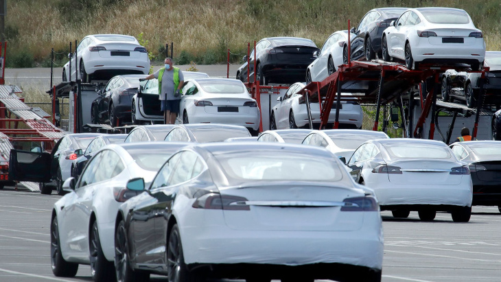 tesla stellt neuen auslieferungsrekord auf – und enttäuscht dennoch