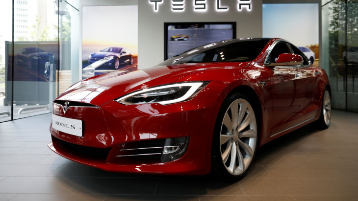 tesla senkt erneut die preise für alle modelle, model s und x mit 5000 dollar rabatt