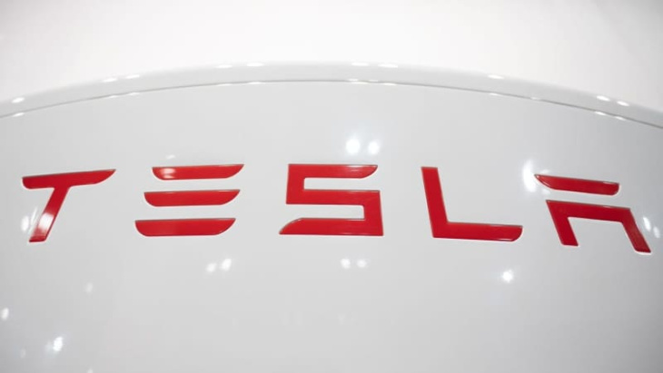 tesla-mitarbeiter teilten private bilder aus kundenautos