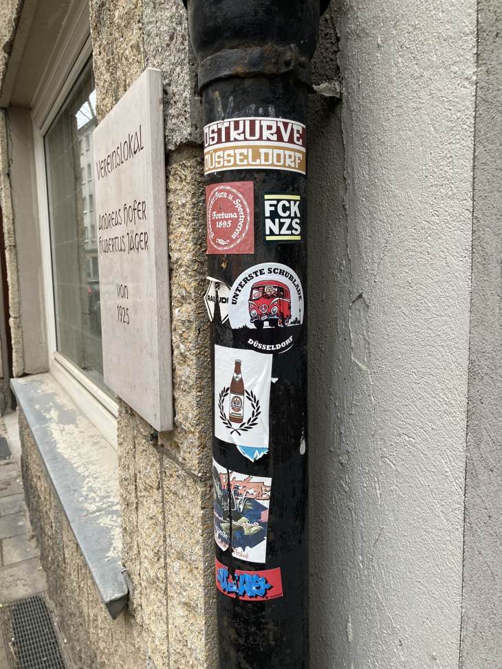 sticker überall!