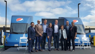 21 Tesla Semi bei Pepsi in Sacramento: Früher Kunde präsentiert rein elektrische Teil-Flotte