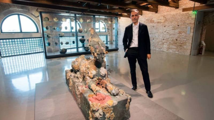 rolls-royce-fahrerin zerstört 3-millionen-dollar-skulptur