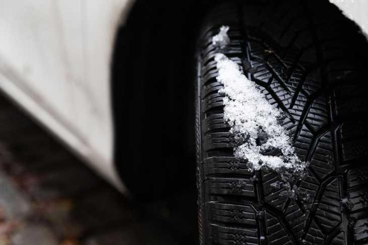 winterreifenpflicht endet, aber es schneit vielerorts: was tun?