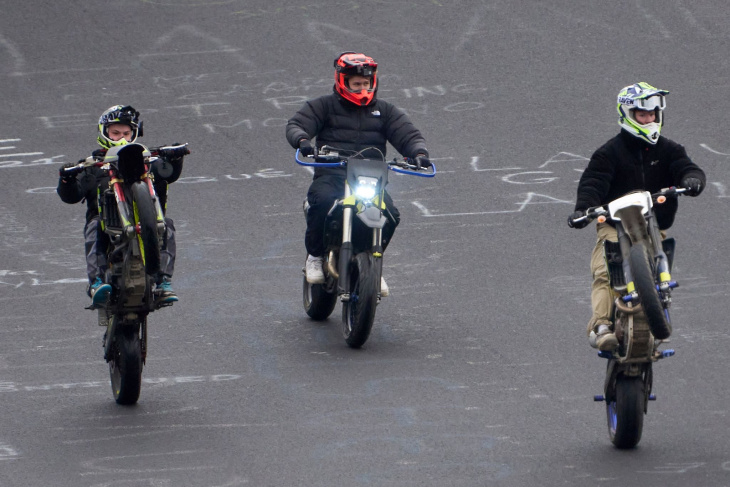 lärm und raserei: kontrollen zu beginn der motorradsaison