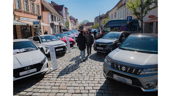 autohäuser präsentieren über 100 neuwagen