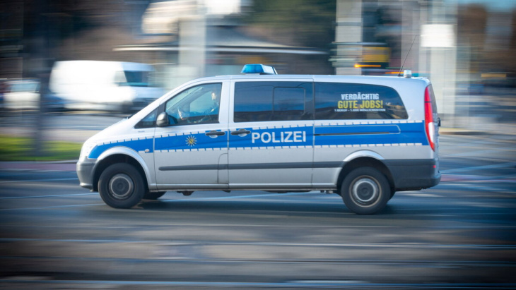 audi kollidiert auf a4 mit sattelzug