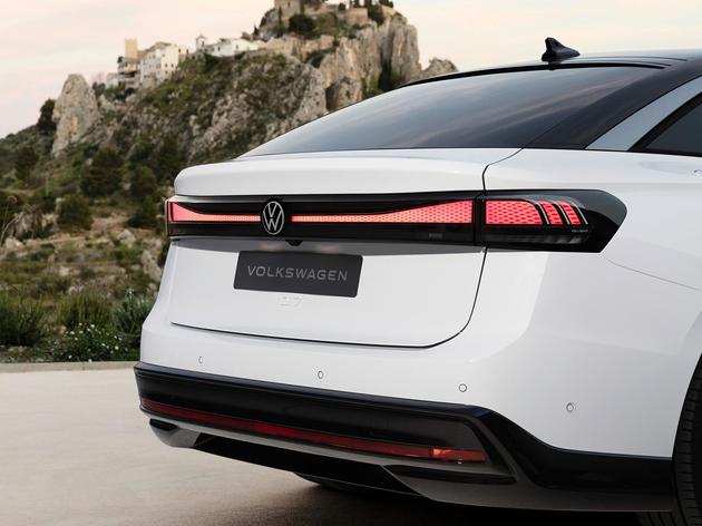 elektrischer passat-nachfolger: so sieht die vw-limousine id.7 aus