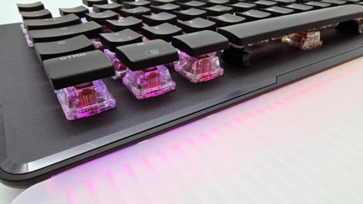 roccat vulcan ii max im test: stylische gaming-tastatur mit innovativer technik