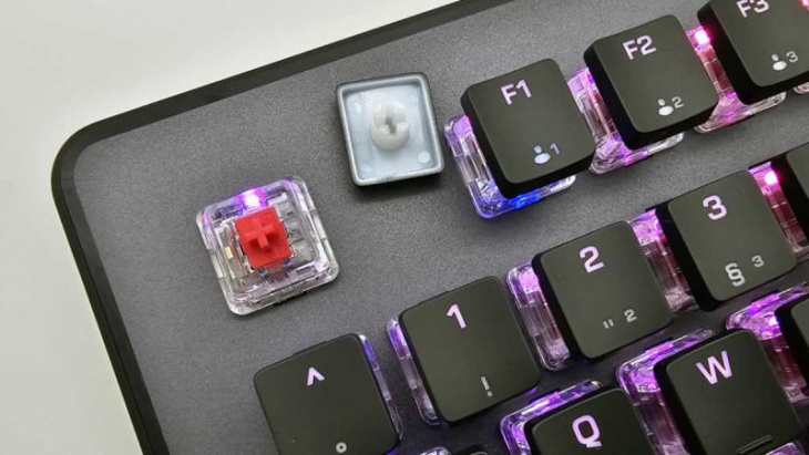 roccat vulcan ii max im test: stylische gaming-tastatur mit innovativer technik