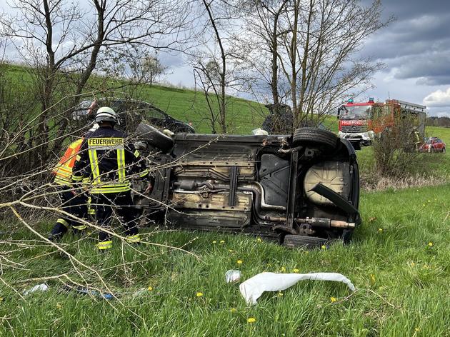 auto überschlägt sich bei gershausen: ein verletzter