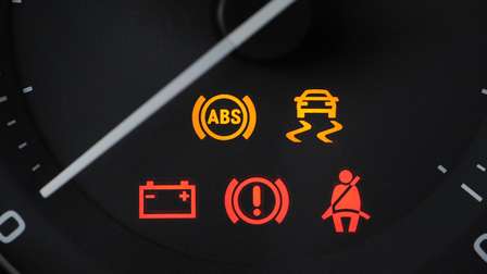 warnsignale im auto: wenn eine lampe leuchtet, wird es kritisch