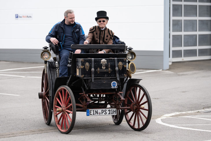 deutschlands wohl ältestes auto besteht tüv-prüfung