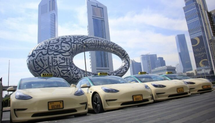 269 tesla model 3 als taxis für dubai: flotte in emirat soll bis 2027 komplett umgestellt sein