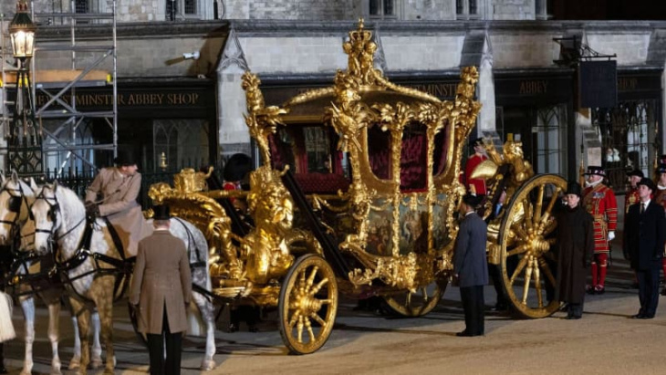 die krönungskutsche von charles iii. ist komfortabler, als man denkt