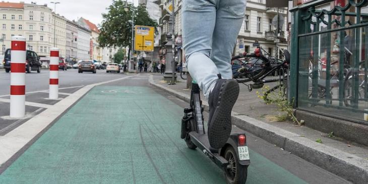 trend geht weg vom eigenen wagen - weniger autos, mehr fahrrad: studie zeigt, wie junge leute in zukunft fahren wollen