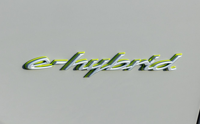 mit einer brise taycan - neuer 2023er porsche cayenne e-hybrid coupé im ersten fahrbericht