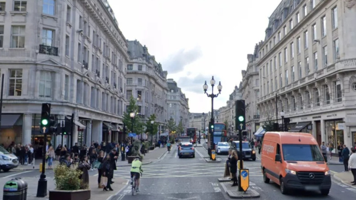 chaos in london: lamborghini aventador prallt mitten in der stadt in einen bus