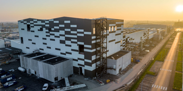 acc eröffnet batteriefabrik in frankreich