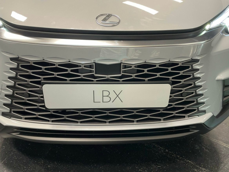 lexus lbx (2024) – erstes city-suv der toyota-premium-marke