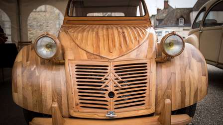 Mon dieu! Dieser Citroën 2CV ist komplett aus Holz!