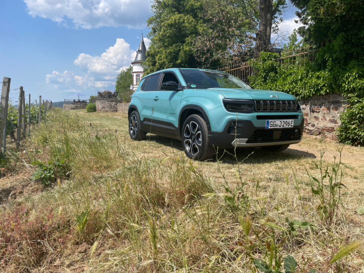 jeep avenger altitude (2023) – der e-jeep für hippe mamis