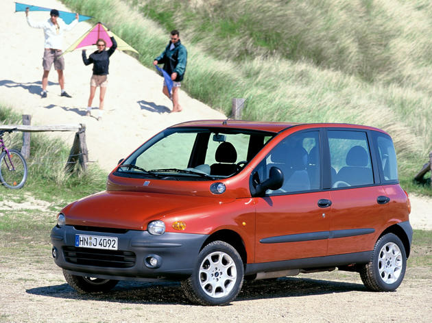 anwohner fühlt sich von besonders hässlichem auto gestört – „bitte parken sie nicht mehr hier“