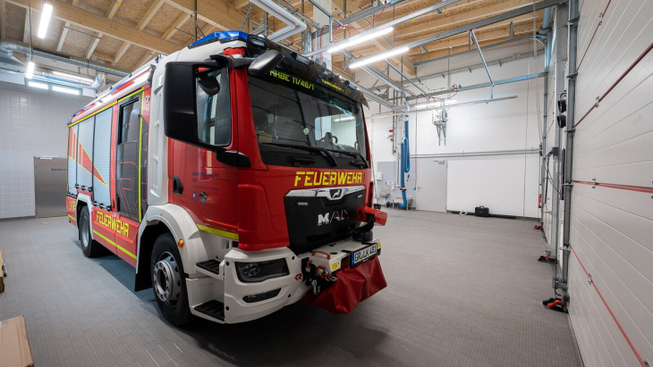 a4: feuerwache am autobahn-tunnel ist bereit für den start