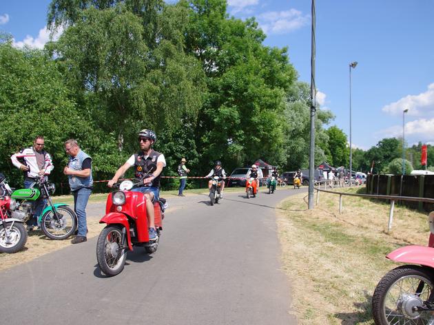 3-länder-moped-marathon startet in bad hersfeld
