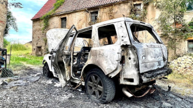 Land Rover brennt in Friedrichswalde