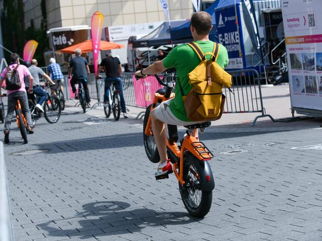 auf der messe eurobike in frankfurt präsentieren zig unternehmen trends, ideen und fahrräder