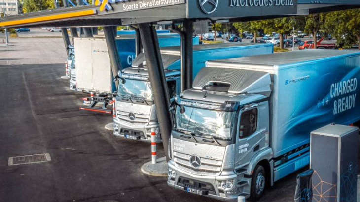 daimler truck übertrifft gesetzliche sicherheitsanforderungen!