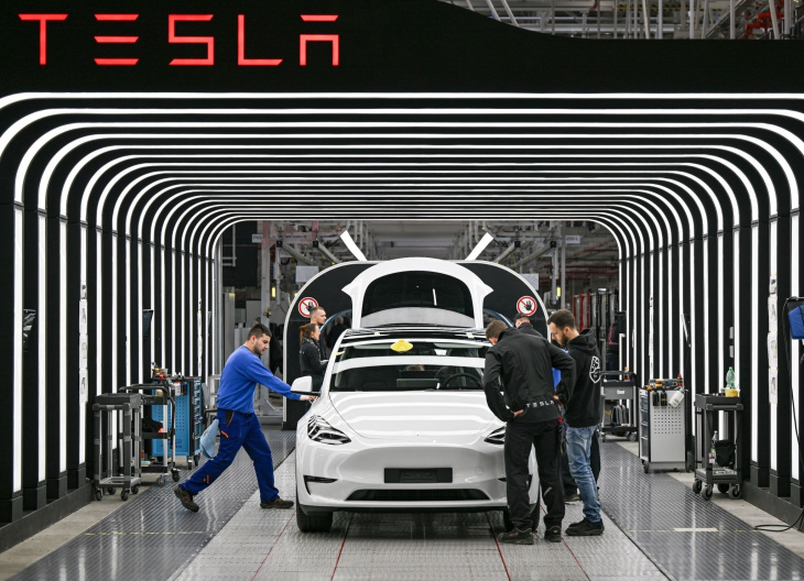 auto: auslieferungsrekord bei tesla bestätigt rabatt-strategie