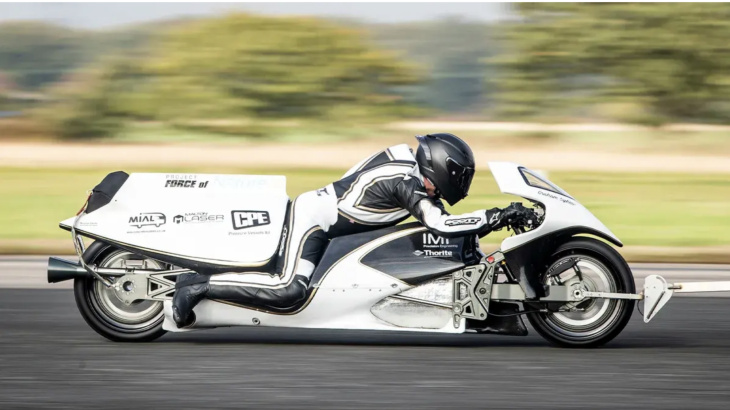 dampfbetriebenes motorrad fährt 289 km/h schnell