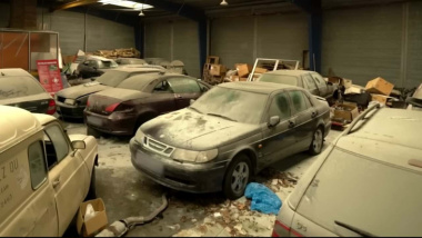 Rundgang: Verlassener Saab-Händler mit über 20 vergessenen Autos