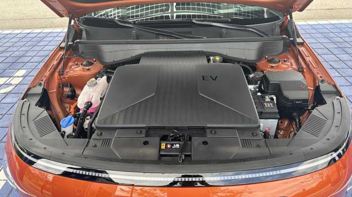 hyundai kona ev: elektroauto mit vergrößerter batterie im fahrbericht