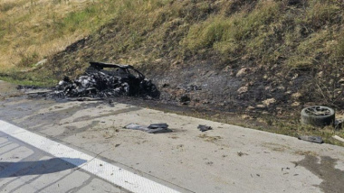 Lamborghini-Fahrer verliert die Kontrolle – Wagen brennt völlig aus