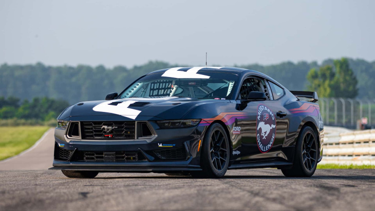 ford mustang dark horse r (2023): track-only-pony mit rennserie