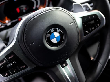 Unbekannte Autodiebe stehlen schwarzen BMW X5 in Schauenburg