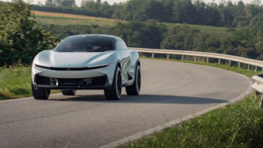 Wie ein Aston Martin mit Traktor-Rädern: Legendärer Designer baut erstes SUV