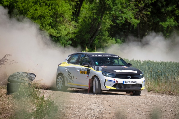 adac opel corsa e-rally cup geht in entscheidende phase